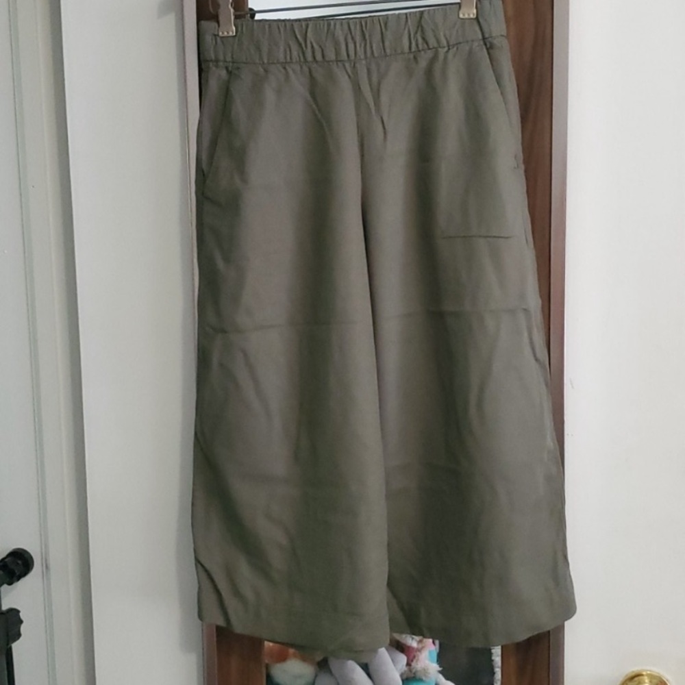 Gap Green cropped flows pants
